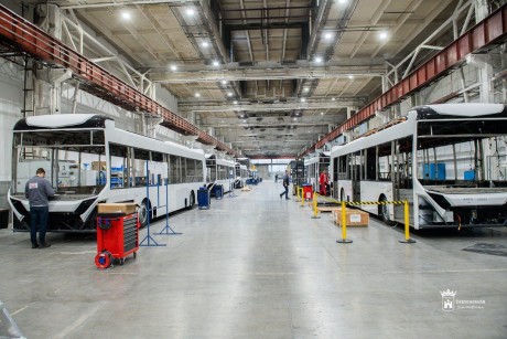 TeSzedd! és gyárlátogatás az Ikarusnál – Steiner Attila látogatása Székesfehérváron