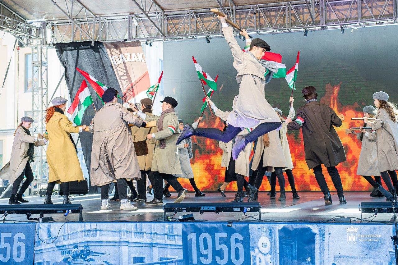 Igazak – ünnepi megemlékezés október 23-án a Városház téren