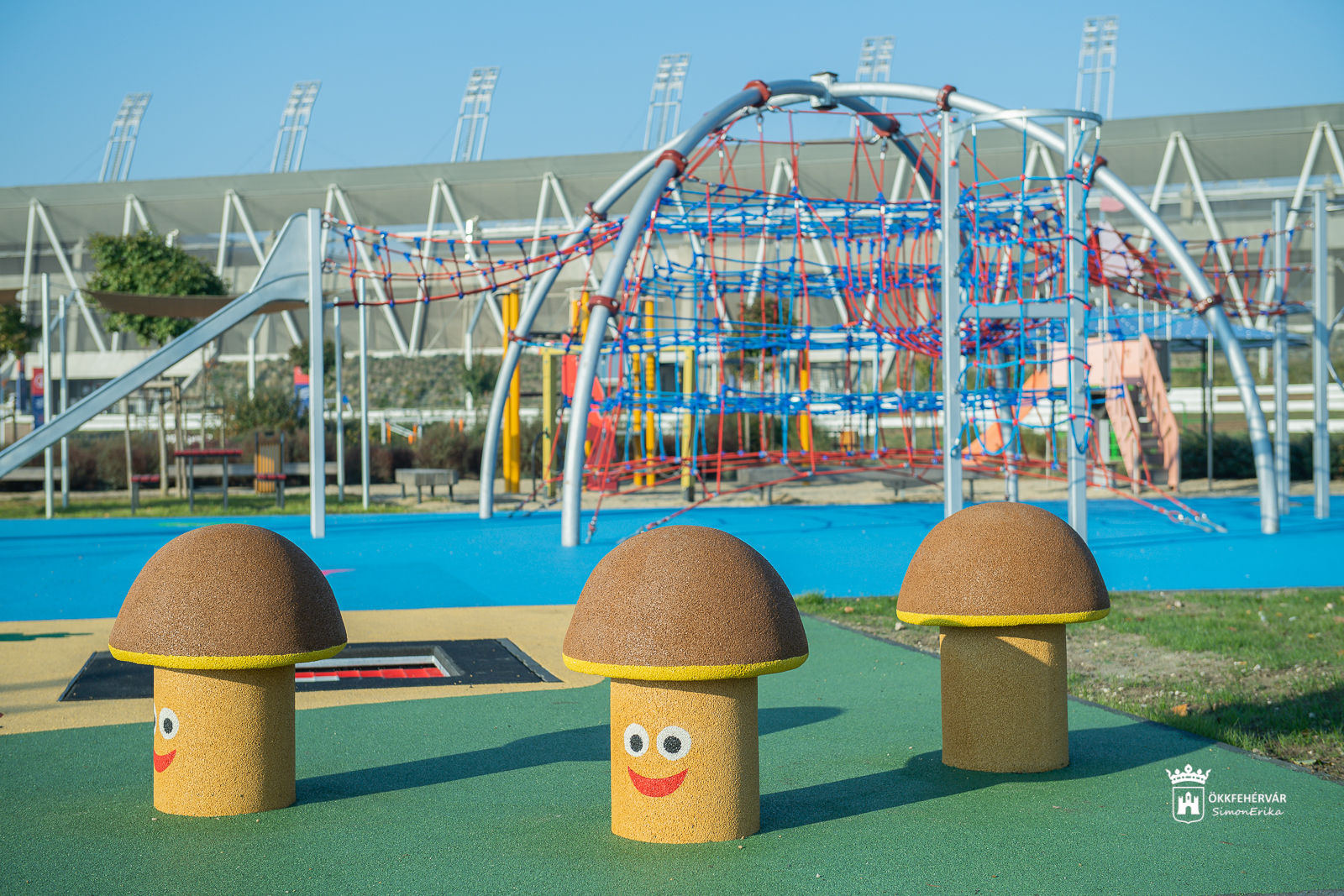 Új játszóeszközökkel bővült a Sóstó Látogatóközpont előtti játszótér