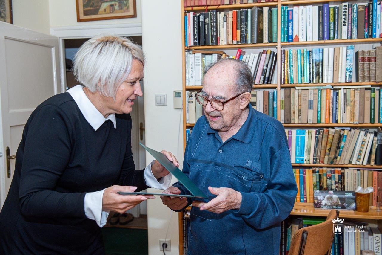 A 90 éves Göde Ferencet köszöntötték Székesfehérváron