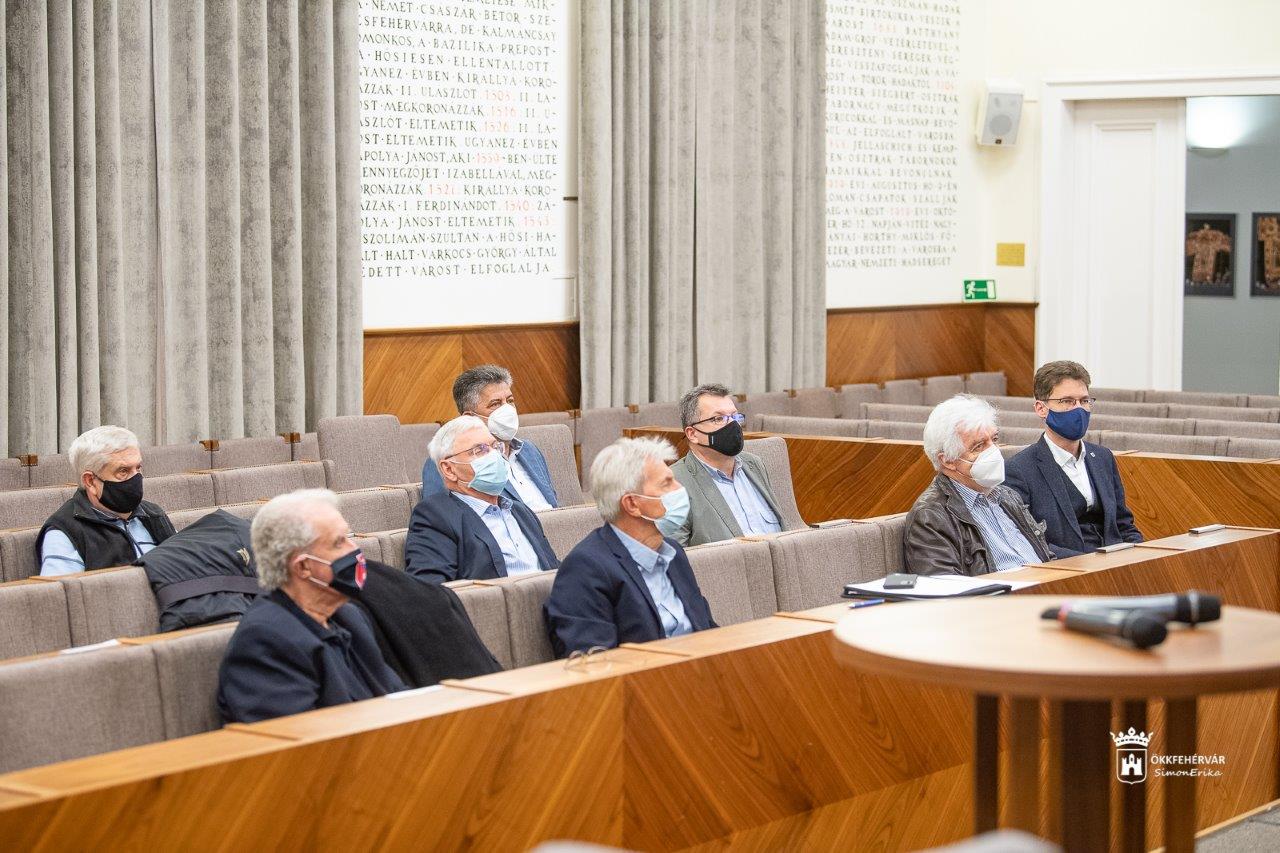 Szabó Zoltán építészettörténés volt a Székesfehérvár Jövőjéért Egyesület vendége