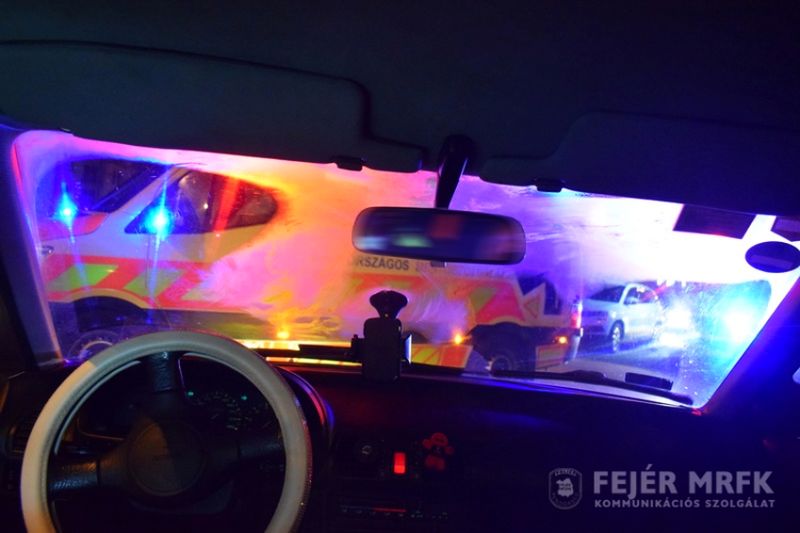 Párás volt a szélvédő, két gyalogos sérült meg miatta