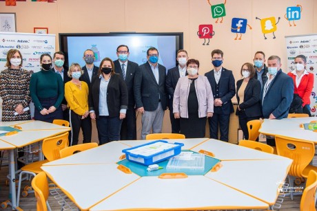 Digitális tantermet adtak át az István Király Általános Iskolában