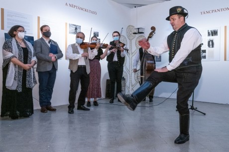 Egy élet e tánc, melyben lélek a dal - megnyílt a Pesovár Ferenc emlékkiállítás