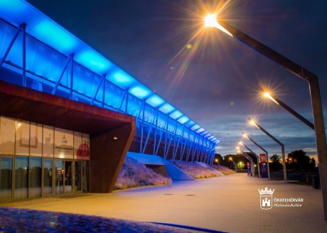 Kékbe borul a MOL Aréna Sóstó a gyermekjogok világnapján