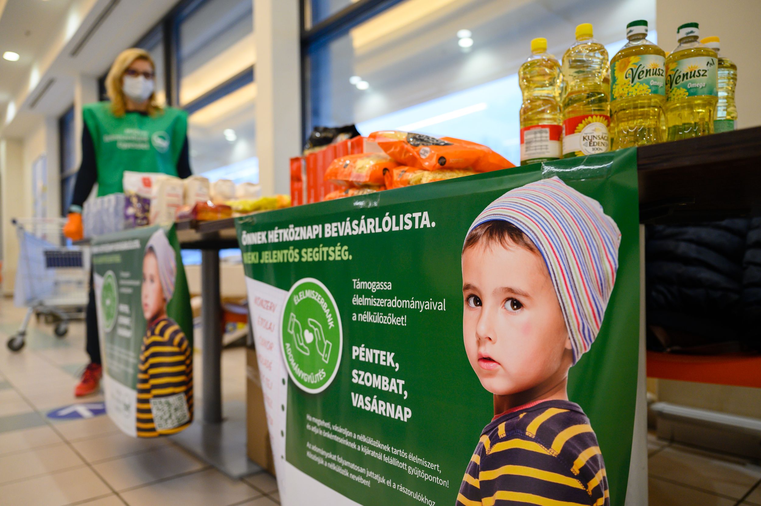 Adománygyűjtés - Székesfehérváron hét áruházban várják az élelmiszer felajánlásokat