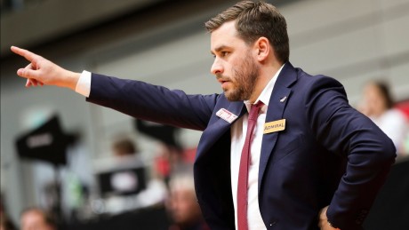 Edzőváltás az Albánál, Matthias Zollner a kosarasok új mestere