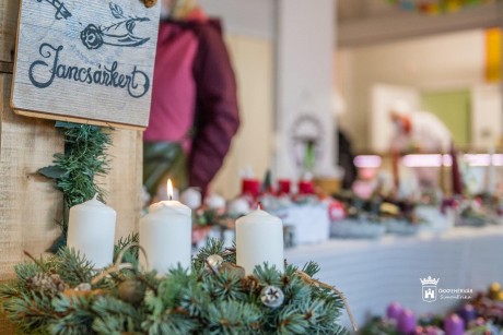 A Jancsárkert Termelői- és Biopiacon is felgyúlt az első adventi gyertya lángja
