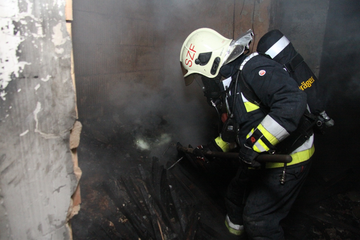 A tűzoltók gyors beavatkozása mentette meg a házat a Feketehegyen