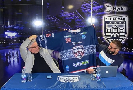 Jégkorong: online fórum a multifunkcionális csarnokról, jótékonyságról, adventi mérkőzésekről