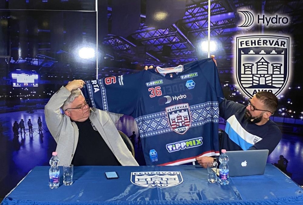 Jégkorong: online fórum a multifunkcionális csarnokról, jótékonyságról, adventi mérkőzésekről