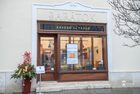 Béke, harmónia és egészség vár a Barátok kávézó és teázóban