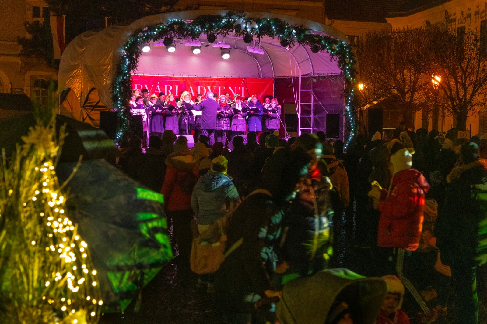 A második gyertyát is meggyújtották a Városház téren