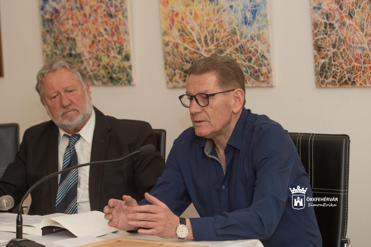 Pénteken mutatják be a Fehérvári beszélgetések 4. kötetét