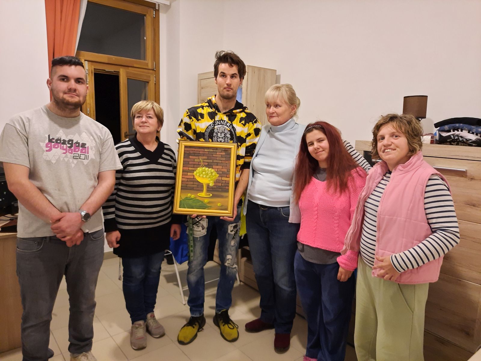 Első karácsony gyermekotthonon kívül - 17 fiatal öröme