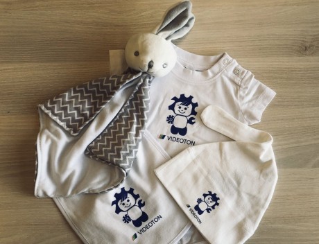 Annyi baba született a Videoton dolgozóinál, hogy elfogyott a babacsomag