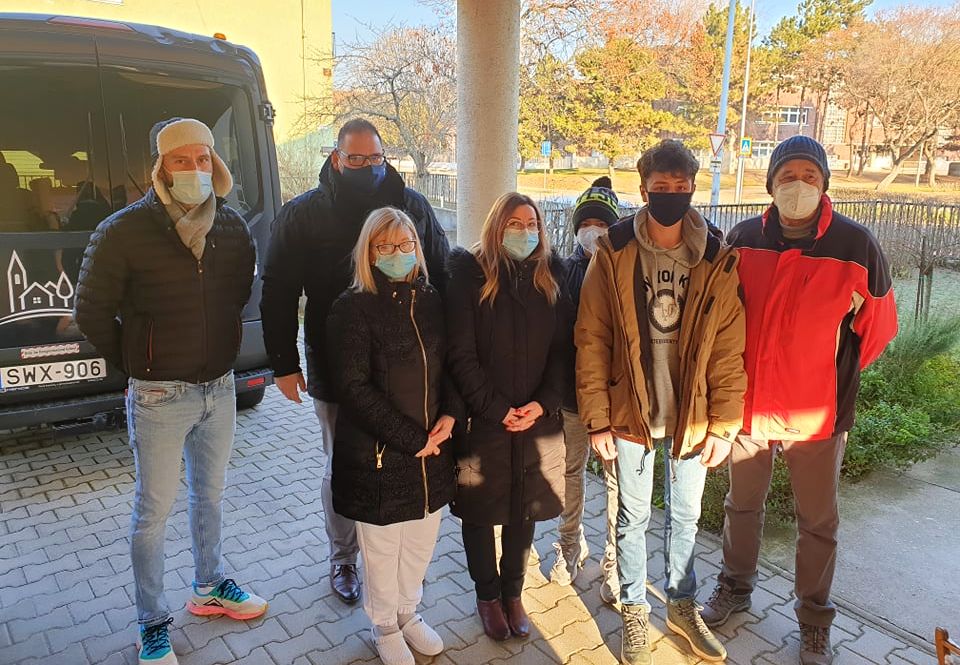A Frim Jakab otthon dolgozóinak vitt karácsonyi ajándékot a Honvéd Szondi SE