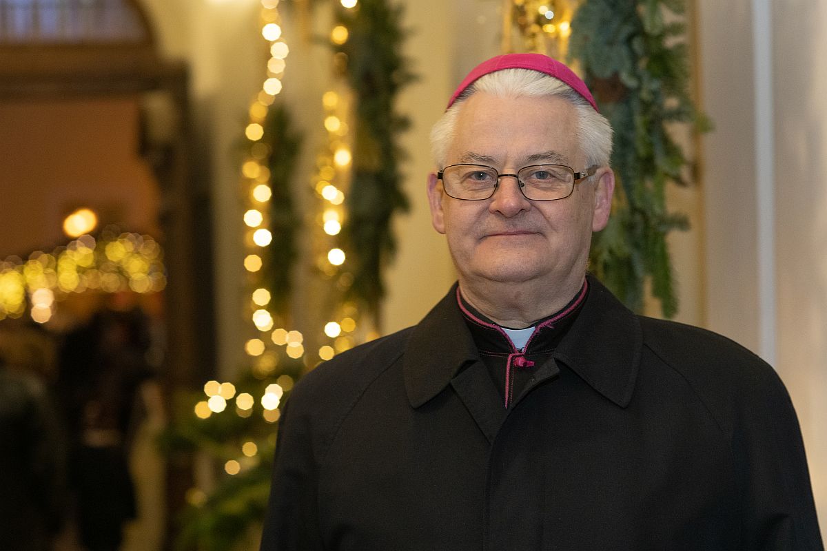 Ünnepek és hétköznapok Spányi Antal megyés püspökkel