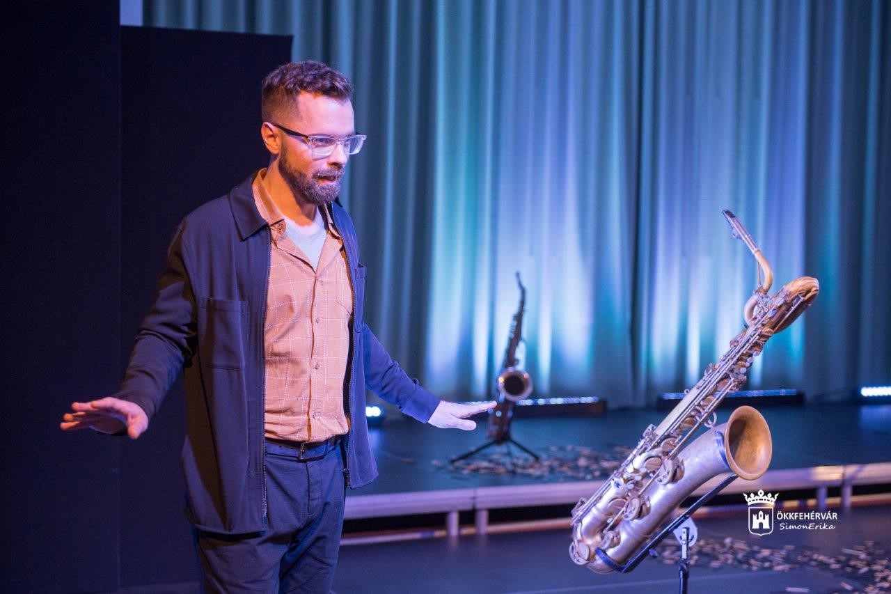 Karácsonyról, gyermekkorról, zenéről Dobri Dániel kortárs zeneszerzővel