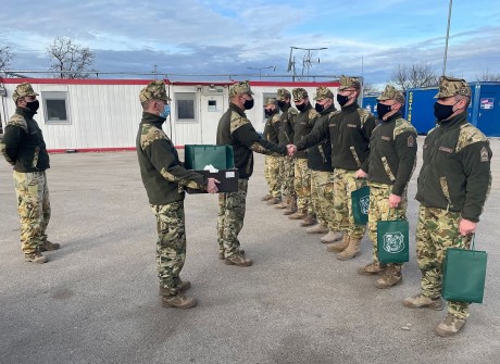 A határvédelem karácsonykor sem szünetel - törzsfőnöki látogatás a katonáknál