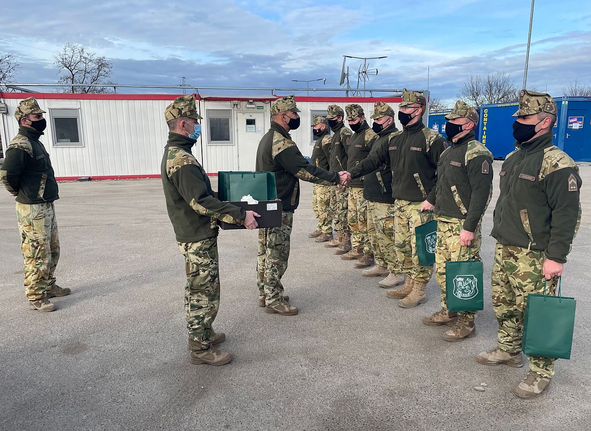 A határvédelem karácsonykor sem szünetel - törzsfőnöki látogatás a katonáknál