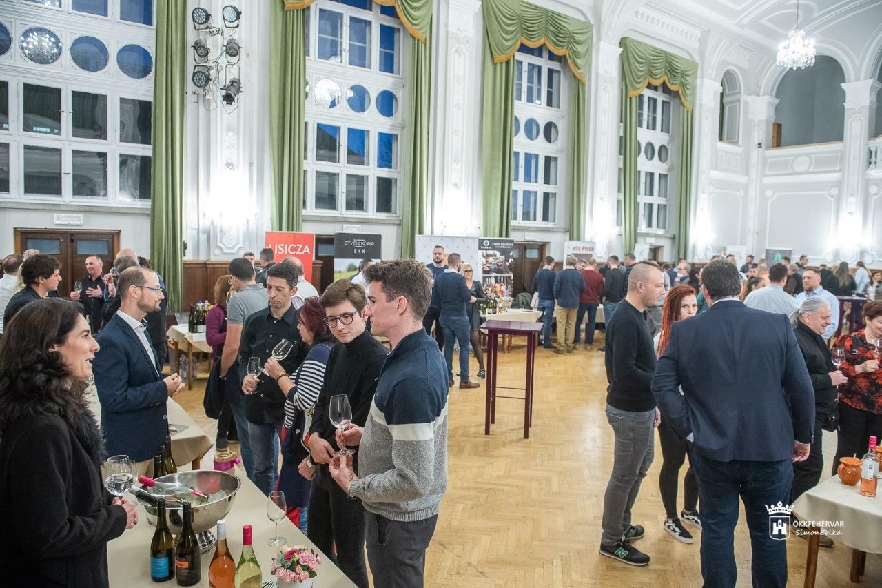 VI. Nagy Fehérvári Bormustra nagy borokkal, nagy tömeggel