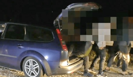 Szerb embercsempészt fogtak Fehérvárnál a rendőrök szír migránsokkal