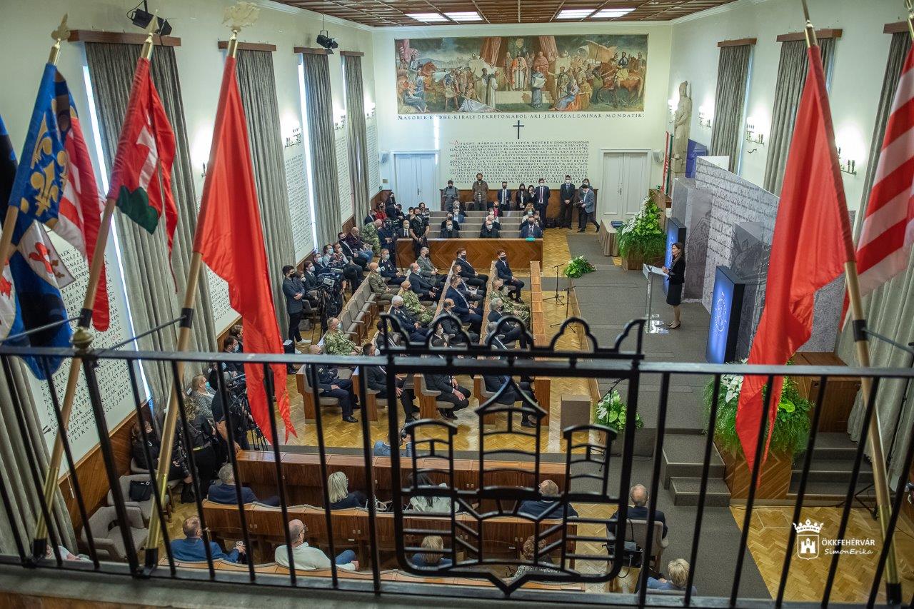 Ünnepélyes megnyitóval kezdődött az Aranybulla Emlékév Székesfehérváron
