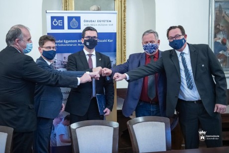 Dróntechnológiai képzés lesz a Börgöndi repülőtéren az ÓE az Alba Regia Műszaki Kar hallgatóinak