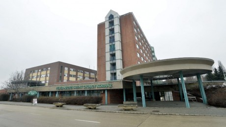 Csalók gyűjtenek a kórház nevében - telefonon keresik a tolvajok az adományozókat