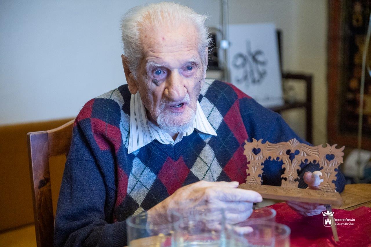 A 100 éves Zoltai Mártont köszöntötték Székesfehérváron