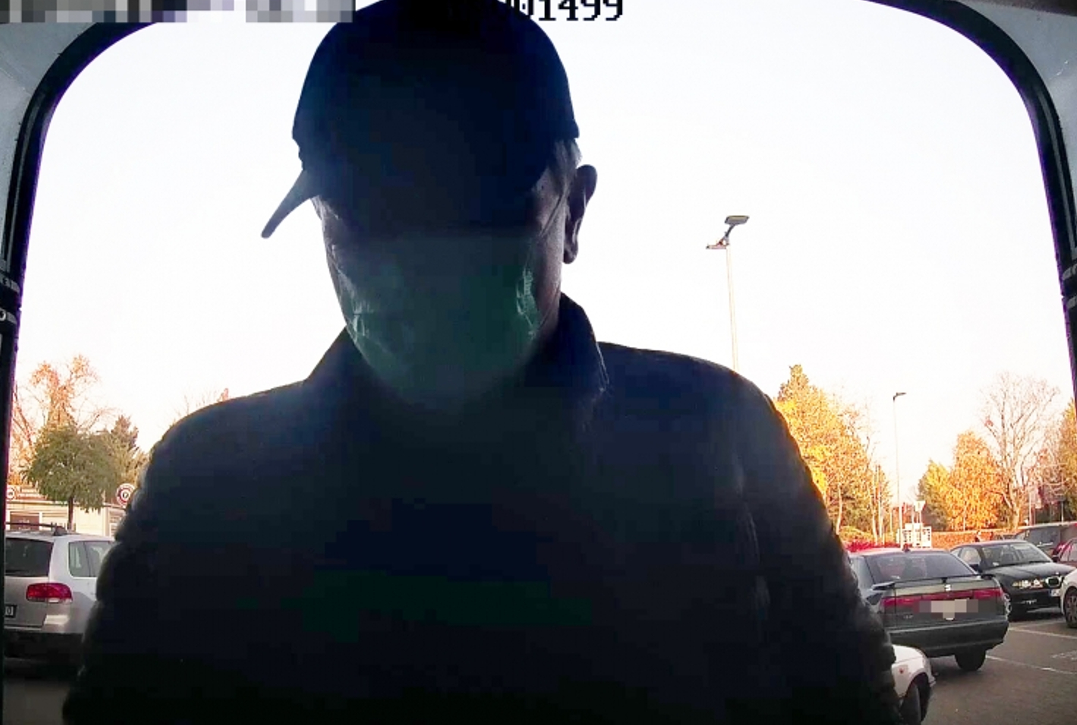 Segítsen a fehérvári rendőröknek – jelentkezzen, ha felismeri ezt a férfit!