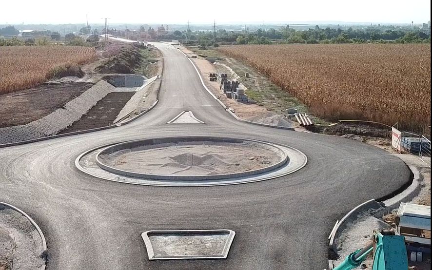 Látványos drónvideó készült a déli összekötő út építéséről