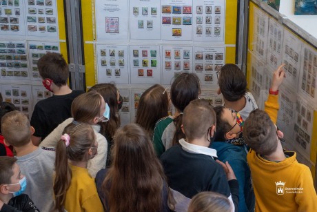 Székesfehérvári Városi Bélyeggyüjtő Kör: állatok és mesék bélyegen