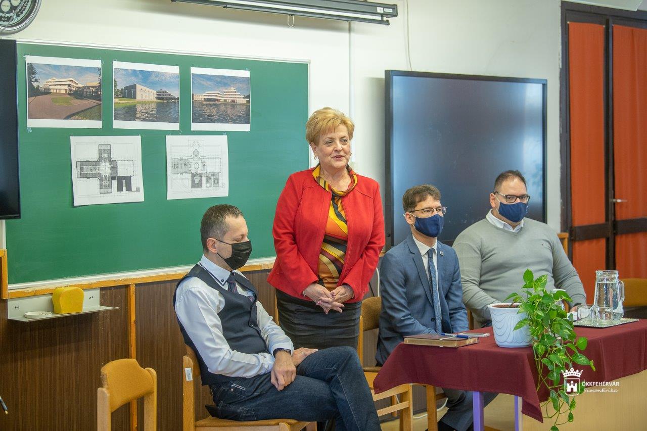 Két és félmilliárd forintból kívül és belül is megújul a Tóparti Gimnázium