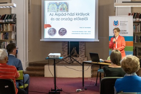 Árpád-házi királyokról és a korabeli Magyarország előkelőiről a Vörösmarty Mihály Könyvtárban