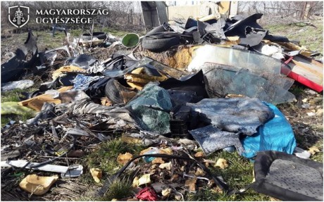 Vádemelés autóbontásból származó veszélyes hulladék tárolása miatt