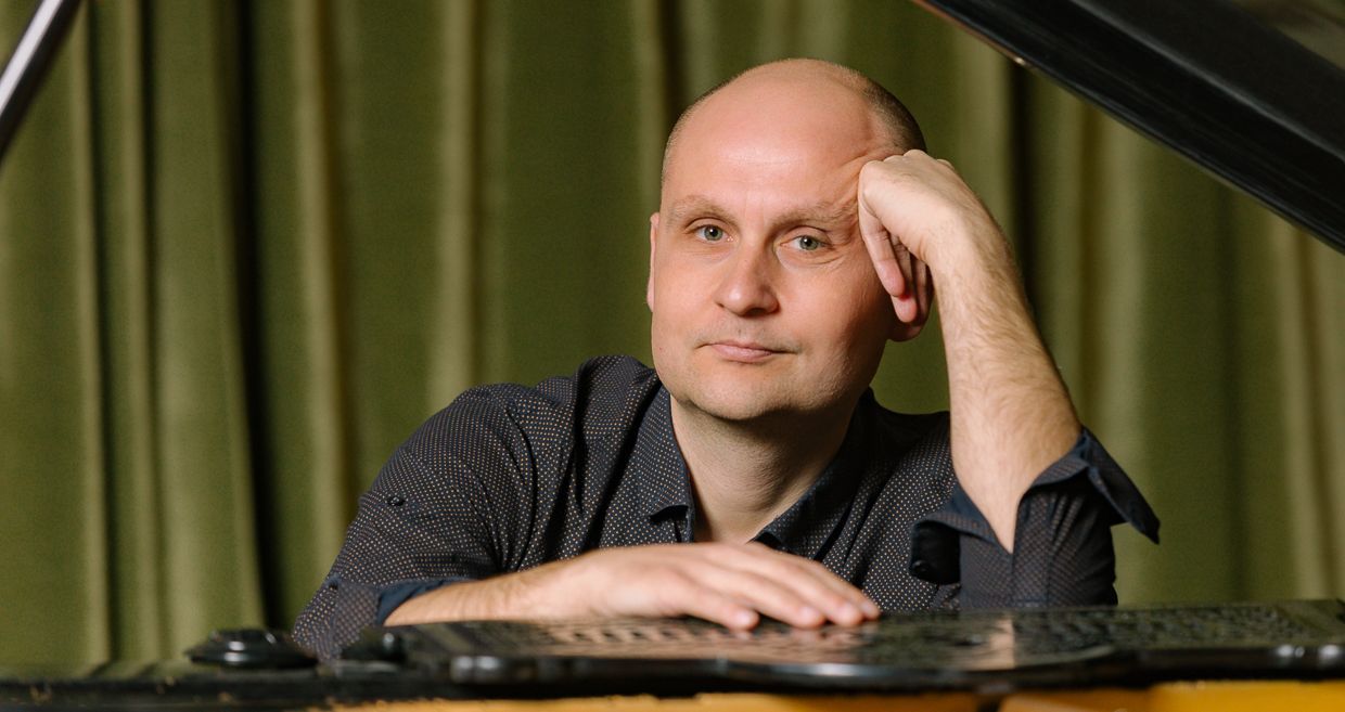 Jogász, tanár, zenész, zeneszerző, tankönyvíró – beszélgetés Bérces Viktorral