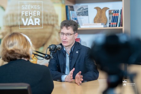 Stabil alapokon Székesfehérvár idei költségvetése - beszélgetés dr. Cser-Palkovics Andrással