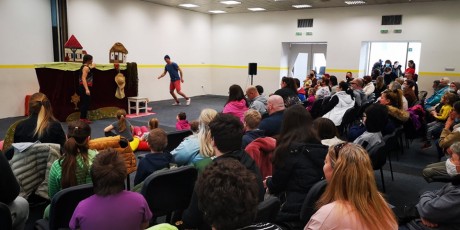 Interaktív mesével és csomagosztással várta a családokat a SZETA