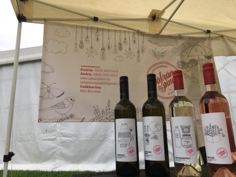 Borklub: a Sáfrán pincészet borai lesznek a Páholyban