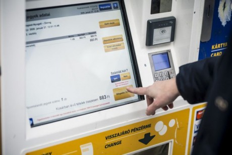 A fehérvári Volánbusz-bérletek is megválthatók a MÁV-Start automatákból