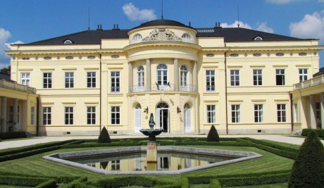 Nemzetközi konferencia nevelésről és oktatásról a Károlyi kastélyban