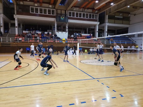 Röplabda - Győztes rajt, szoros játszmák a rájátszás nyitányán