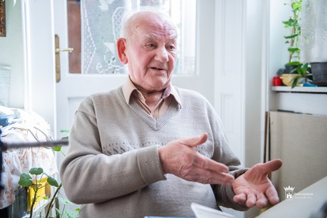 A Hangosmozgó filmtekercselőt keres - beszélgetés Kiss Lajossal, a maroshegyi mozigépésszel