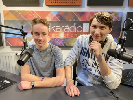 Rádiós tanfolyamot indít 7-11 osztályos iskolásoknak a Táska Rádió