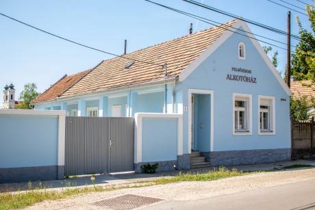 Kezeink dicsérete - gyermek kézműves foglalkozás lesz április 1-jén