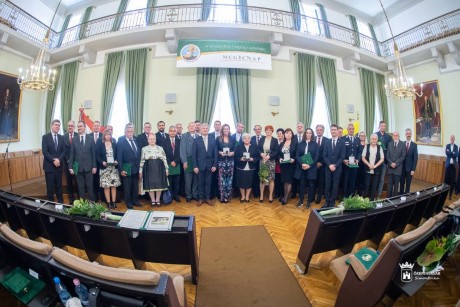 Megyenap Székesfehérváron – díszpolgári címet kapott Miklósa Erika és Zimmermann Sebestyénné