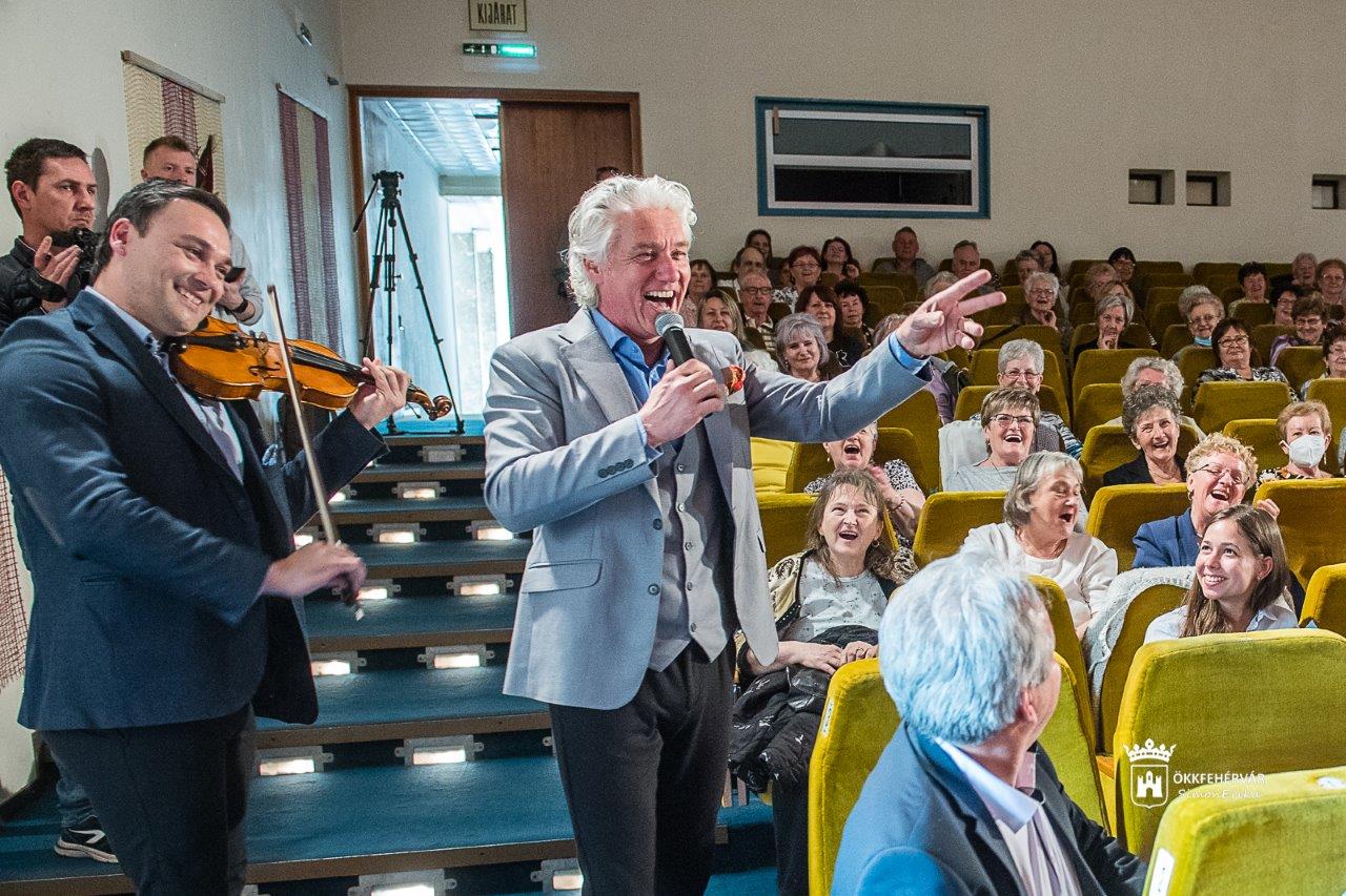 Koncerttel a menekültekért - jótékonysági délután a Civil Központban