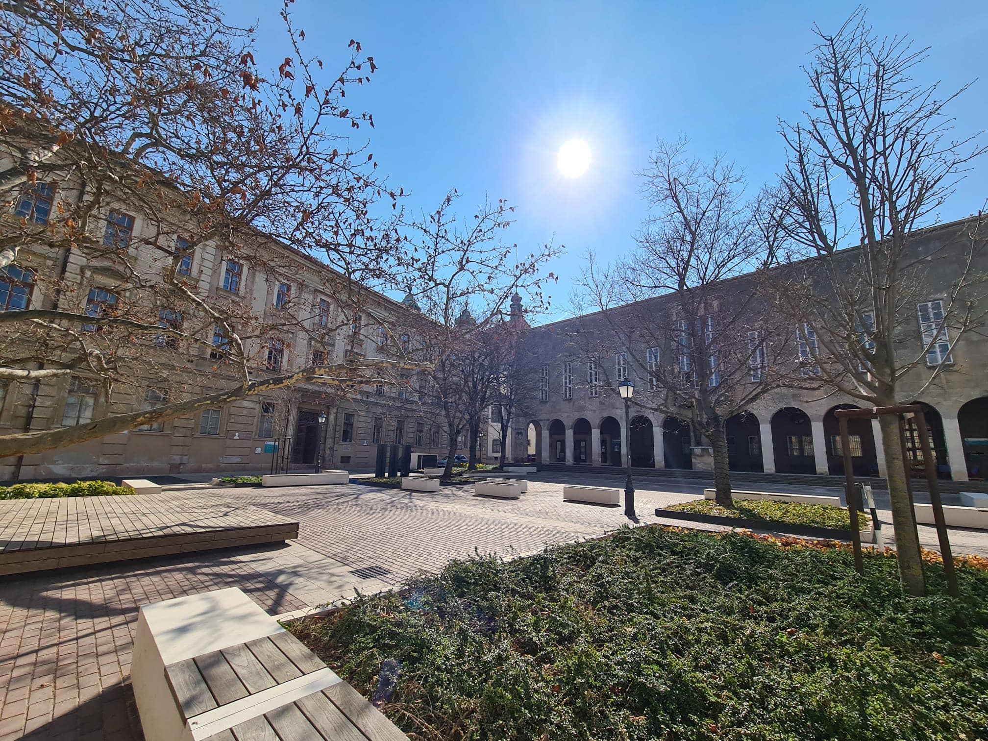 A Vörösmarty Könyvtár és Csók Képtár homlokzatát újítanák fel a maradványforrásból